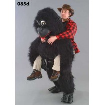 Mascotte man op rug van gorilla-10